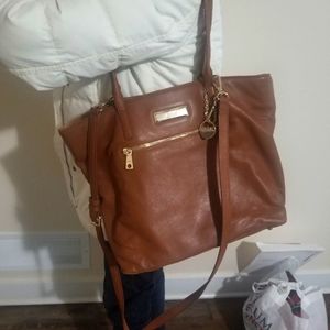 Hermosa cartera Dkny